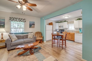 A living room with a sofa, a wooden coffee table, and a ceiling fan. - Cozy, Convenient! Tulsa Stay Near Dtwn & Route 66 (Tulsa)