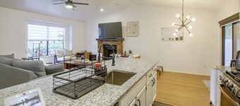 10 Mi to Dtwn Little Rock! Patio & Fire Pit