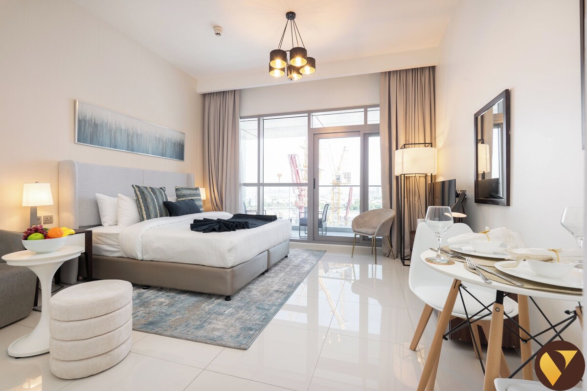 Deluxe Studio, Balcony | In-room safe, blackout drapes, iron/ironing board, WiFi (free)