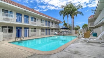 Holiday Home Swimming Pool