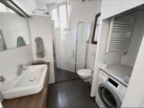 Unclassified image, 2 of 7, button - Vrbo Property (Paris)