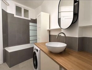 Unclassified image, 4 of 7, button - Vrbo Property (Paris)