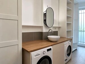 Unclassified image, 5 of 7, button - Vrbo Property (Paris)