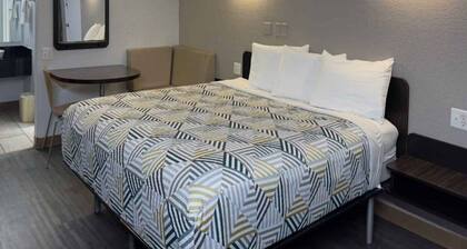 1 King Bed | Non-Smoking