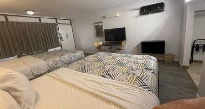 2 Queen Beds | Non-Smoking