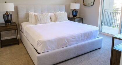 Pet-Friendly King Room with Mountain Views