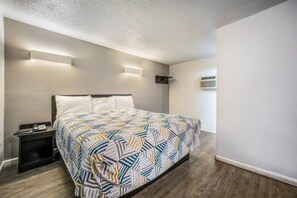 Unclassified image, 4 of 33, button - 1 Queen Bed | Micfridge (Rancho Mirage)
