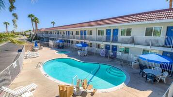 Schwimmbad des Ferienhauses