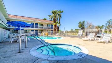 Holiday Home Swimming Pool