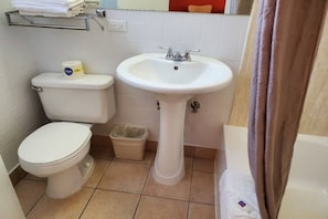 Unclassified image, 3 of 27, button - 1 Queen Bed|Nsmk|Micfridge, View (Cañon City)