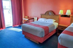 A hotel room with a bed, a desk, two chairs, and a nightstand with lamps. - 2 Queen Beds | Non-Smoking, Micfridge (Cañon City)