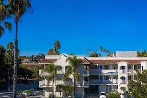 Unclassified image, 5 of 24, button - 2 Full Beds | Mini Fridge (Oceanside)