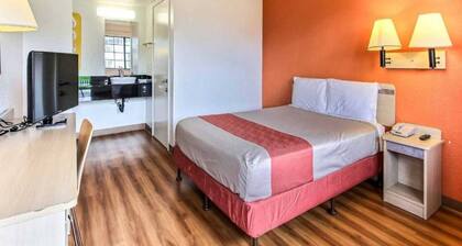 Cozy 1 Queen Bed|ADA|Free parking