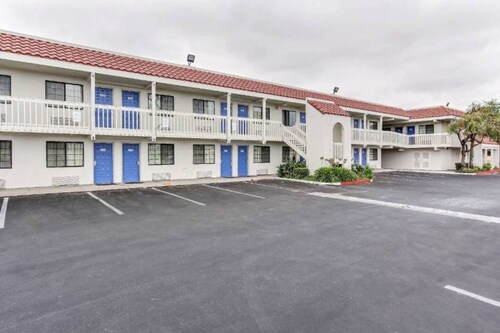 Spacious1 Queen Bed |Free parking