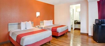 Cozy 2 Full Beds | Micfridge