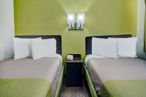 Motel 6 Douglas, AZ|2 FULL BEDS MICFRIDGE