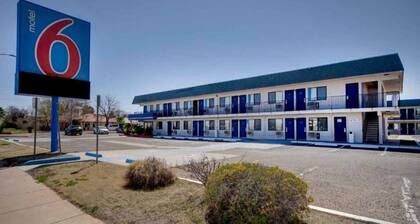 Motel 6 Douglas, AZ|1 QUEEN BED