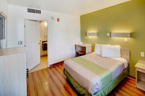 Room - Motel 6 Douglas, AZ|1 QUEEN BED (Douglas)