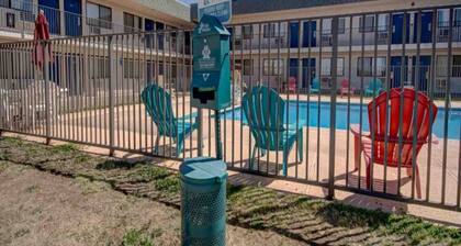 Motel 6 Douglas, AZ| QUEEN BED MICFRIDGE
