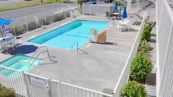 Holiday Home Swimming Pool