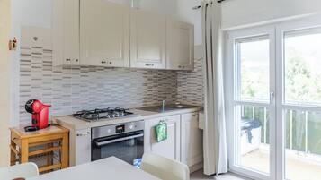 Apartment, Balcony, Sea View | Private kitchen