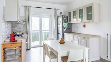 Apartment, Balcony, Sea View | Private kitchen