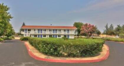 Spacious 2-bed Queens|Free Parking