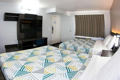 Spacious 2-bed Queens|Free Parking