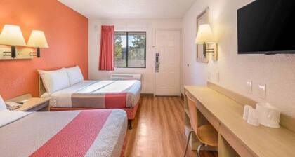 Spacious 2 Queen Beds| Pool