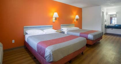 2 Queen Beds | ADA/Tub