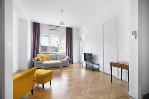 Unclassified image, 5 of 34, button - Your Deluxe Home in old Bucharest (București)