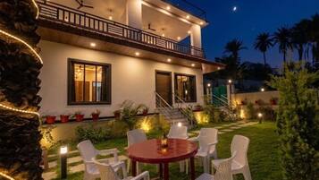 Tempat makan outdoor