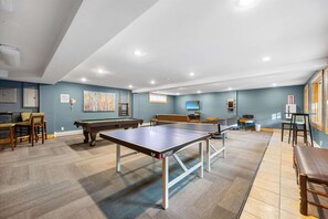 Games room - 1 mile to Rocky Mountain NP – 2BR Pool, Hot Tub (Estes Park)