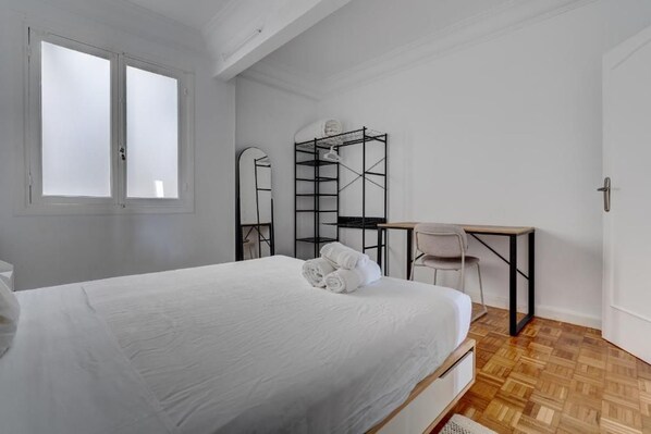 Room - GROS NEXT TO Zurriola Beach & GOe. (Donostia / San Sebastián)