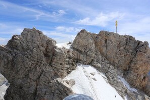 A rugged mountain landscape with rocky outcrops and a snow-covered slope. - Holiday apartment with 1 bedroom (Grainau)