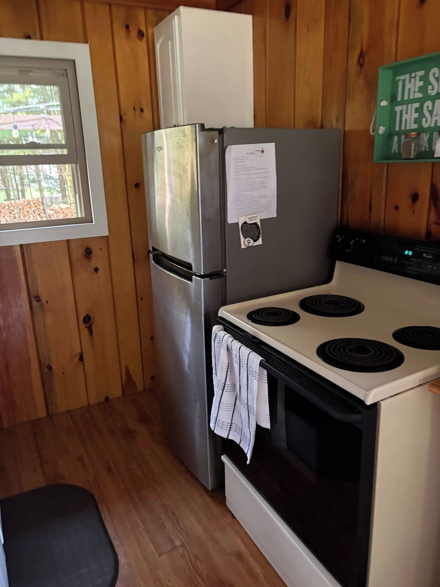 KITCHEN:  The home has a convenient modern kitchen with all appliances except for a dishwasher and microwave.
