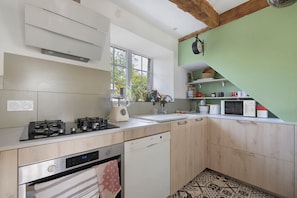 Private kitchen - Guest Room 'La Châtre - Sartilly Baie Bocage - Chambre Randonneur' with Terrace, Garden and Wi-Fi (Sartilly-Baie-Bocage)