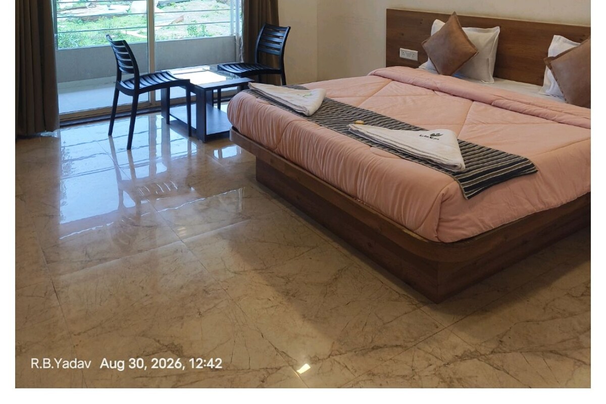 Basic Double or Twin Room | WiFi (free)