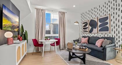 Stylish Apartment w Parking | Museums • Center City