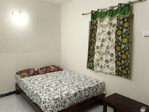 Unclassified image, 5 of 7, button - SM LODGE AND MAHAL KARAIKUDI (KARAIKUDI)