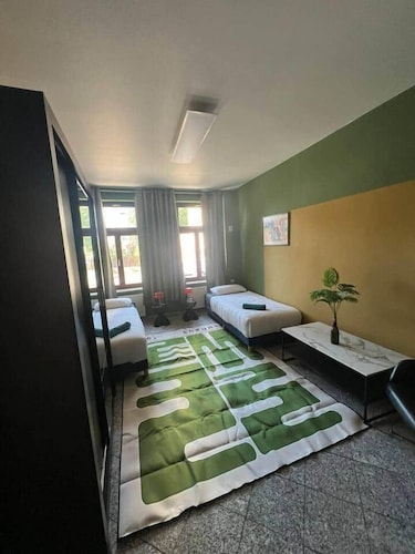 Leipzig Alt Lindenau Apartment – Sleeps 5, Parking