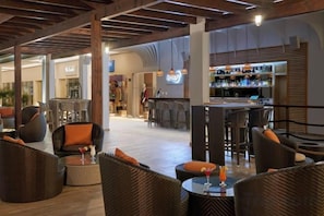 Bar (trong khuôn viên)