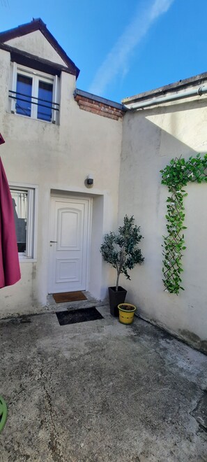 Unclassified image, 5 of 33, button - Sologne in the City - 2-Bedroom Cottage with Private Courtyard (Romorantin-Lanthenay)