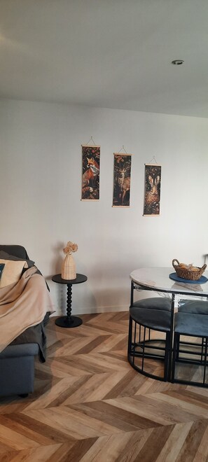 Unclassified image, 4 of 33, button - Sologne in the City - 2-Bedroom Cottage with Private Courtyard (Romorantin-Lanthenay)