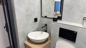 Bathroom - Tihiy Zamok Djal (Bishkek)