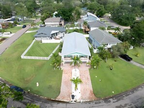 A residential area with multiple houses, a paved driveway, and a lawn. - Two-story 3BR With Pool Table and Private Yard (St. Petersburg)