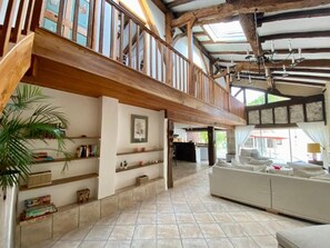 Unclassified image, 4 of 11, button - Le Gite - Chez Alex: Beautifully converted stone barn w/swimming pool. (Saint-Eutrope-de-Born)