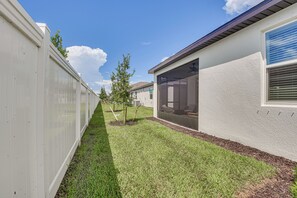 A row of single-story mobile homes with a grassy yard and a small tree. - Private Community w/ Pool, Near Gulf Beaches (Palmetto)