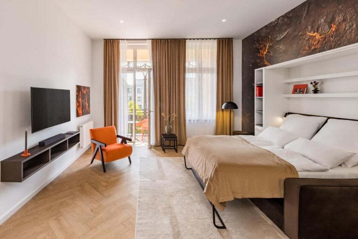 Suite, Balcony, City View | Meja, ruang kerja komputer riba, Wi-fi percuma 
