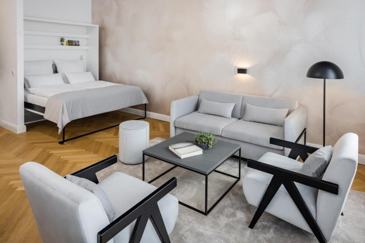 Deluxe Double Room, City View | Meja, ruang kerja komputer riba, Wi-fi percuma 